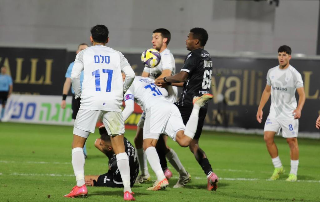 مباراة النادي الرياضي كفرقاسم أمام مكابي بيتح تكفا