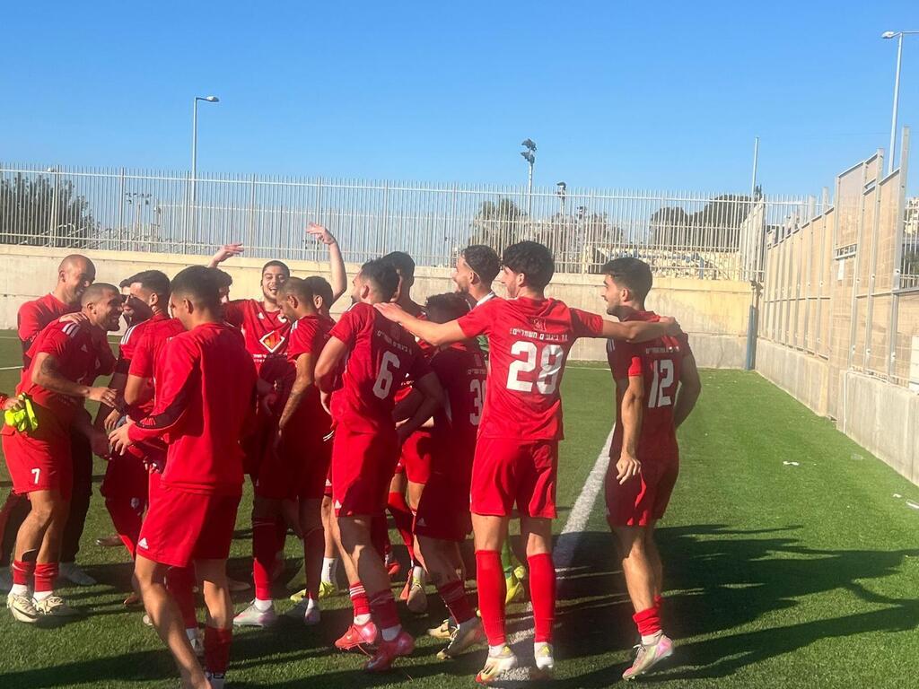 الدرجة الأولى: الطيرة تضرب نجيدات بسداسية (ارشيف راديو الناس) الدرجة الأولى: الطيرة تضرب نجيدات بسداسية