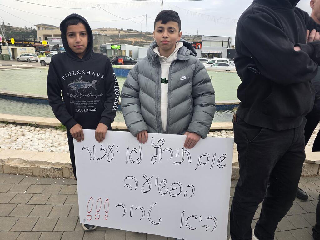 مجد الكروم: وقفة احتجاجية ضد العنف وتفشي الجريمة وإعلان الإضراب غدا الخميس تضامنا مع مدينة سخنين