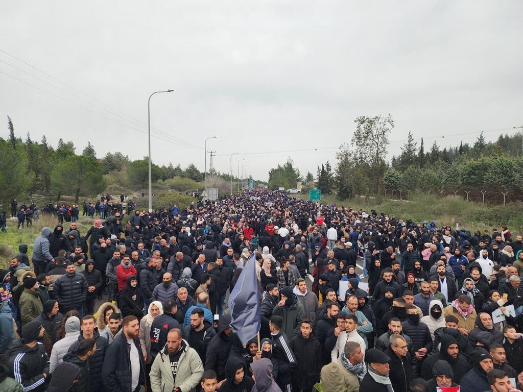 مشاركة حاشدة في المظاهرة ضد الجريمة بسخنين