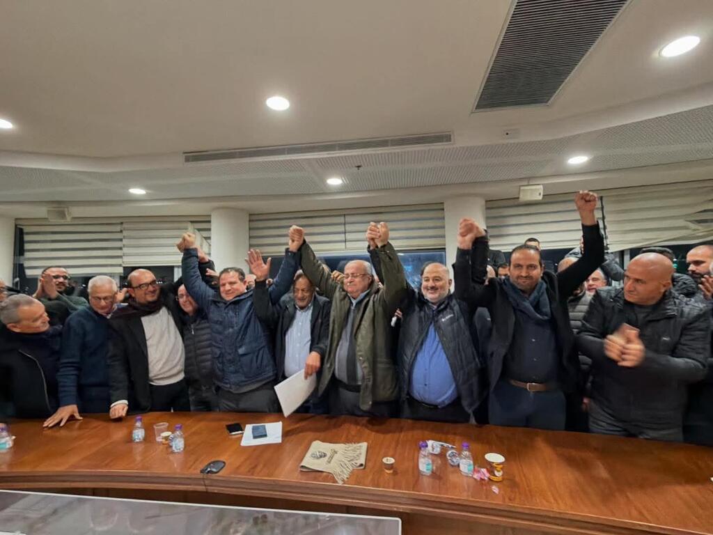 تواقيع رؤساء الأحزاب الأربعة - مع تشكيل قائمة مشتركة