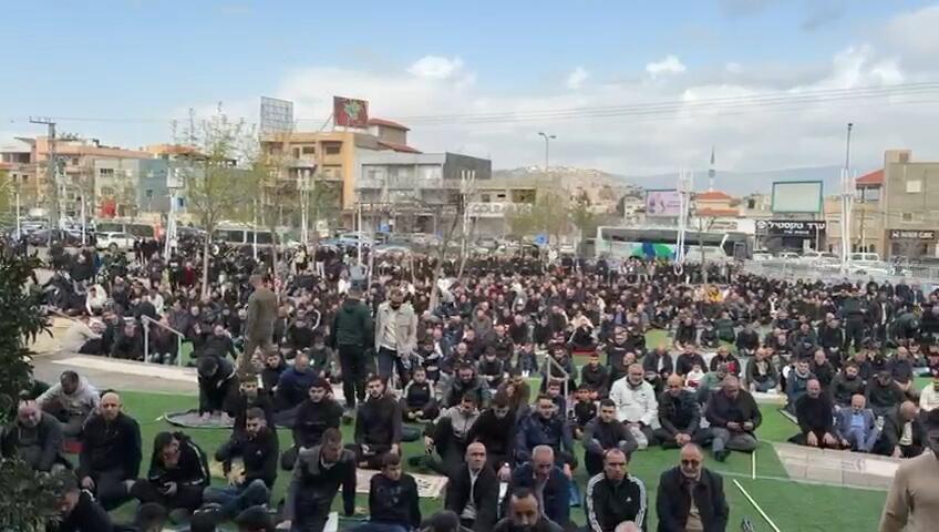 صلاة الجمعة في ساحة بلدية سخنين