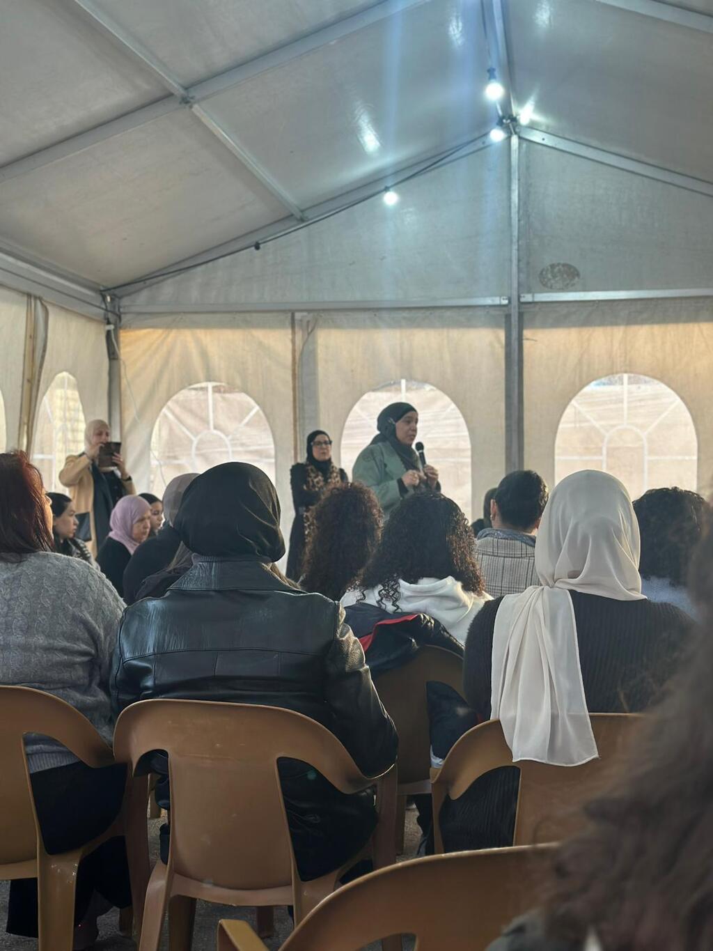 سخنين: ندوة للأمهات ووقفة احتجاجية نسائية عند دوار الدوحة