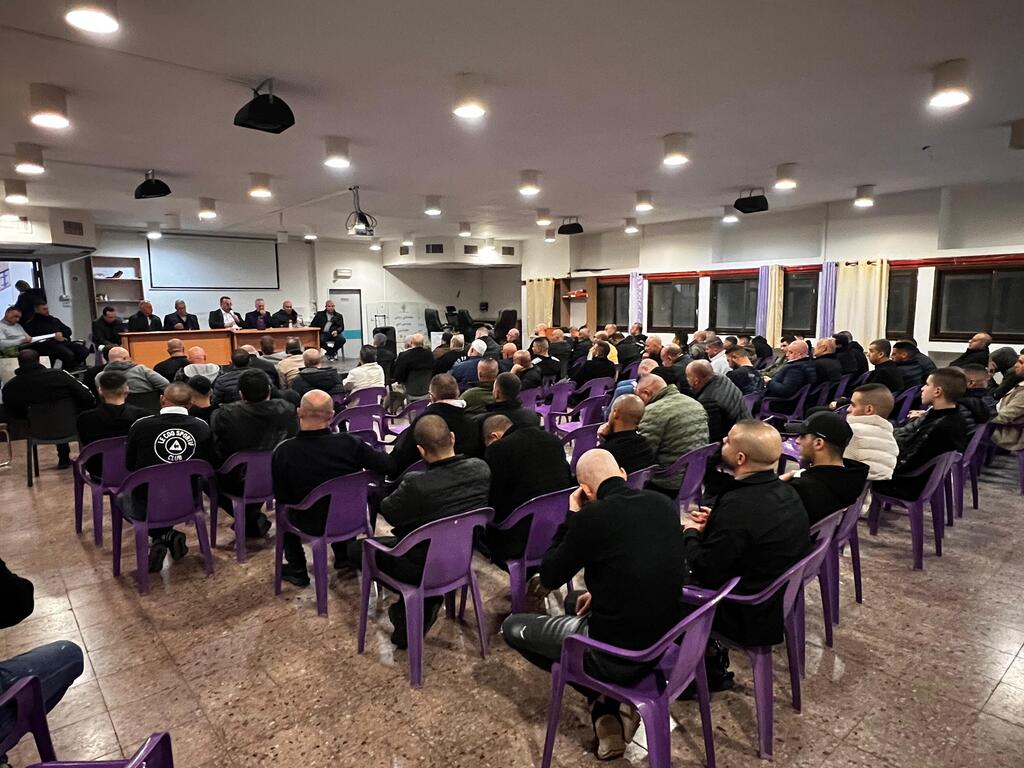 اجتماع شعبي حاشد في كفرمندا: قرار بالتصدي للإجرام والمجرمين