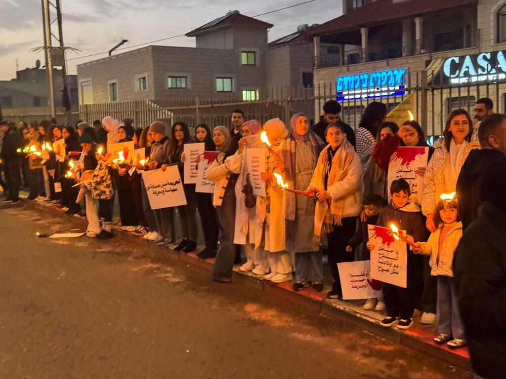 سخنين: اضاءة مشاعل ضمن وقفة احتجاجية حاشدة