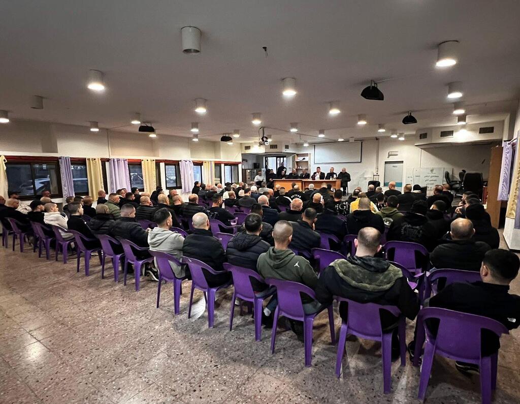 اجتماع شعبي حاشد في كفرمندا: قرار بالتصدي للإجرام والمجرمين