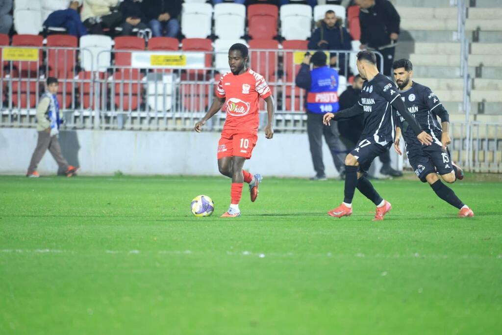 هدف في الوقت القاتل يُسقِط أبناء سخنين: عيروني طبريا يخطف التعادل في الدقيقة 92 ضمن منافسات العليا