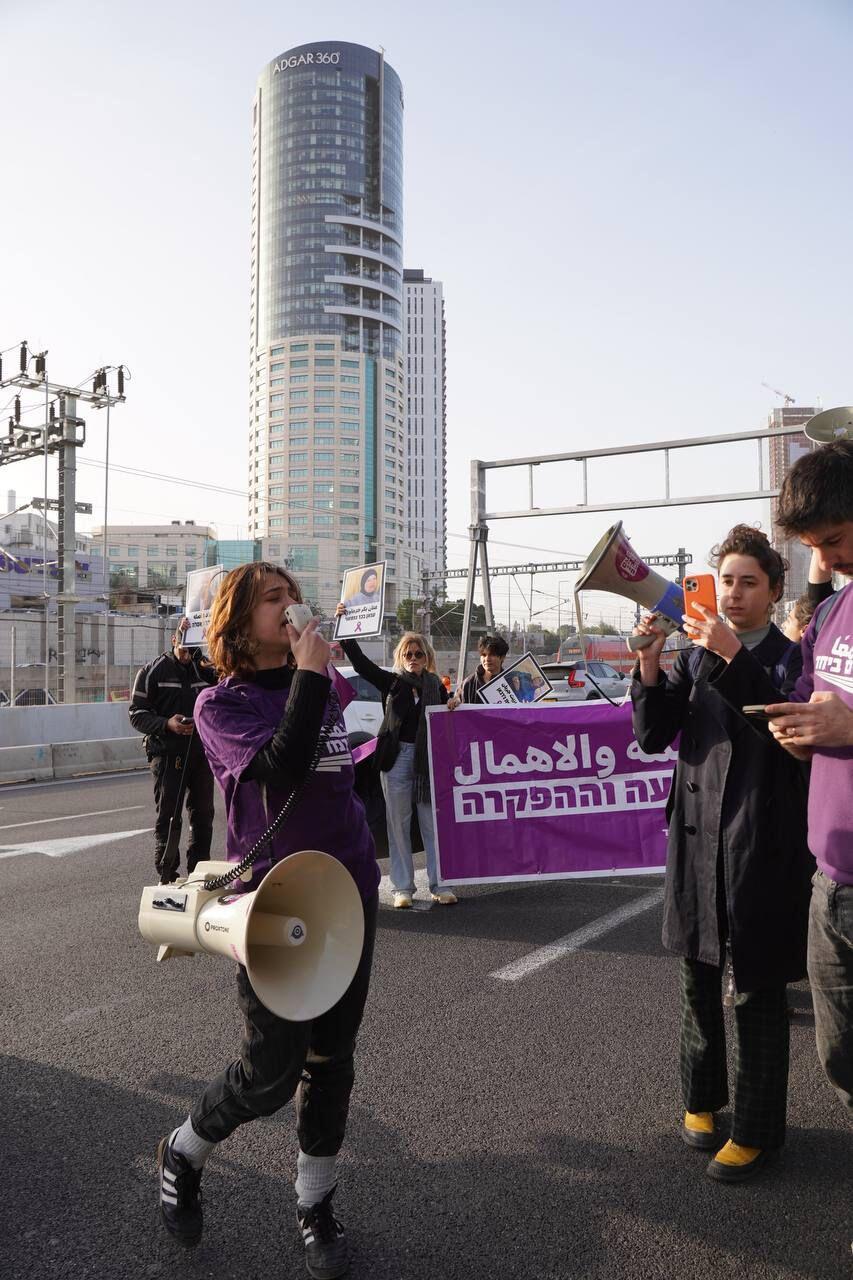 اغلاق شارع ايالون احتجاجًا على الجريمة