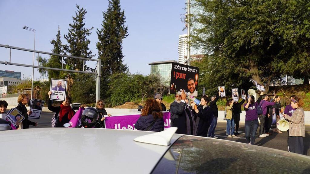 اغلاق شارع ايالون احتجاجًا على الجريمة