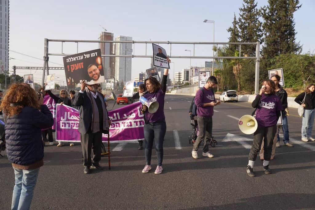 اغلاق شارع ايالون احتجاجًا على الجريمة