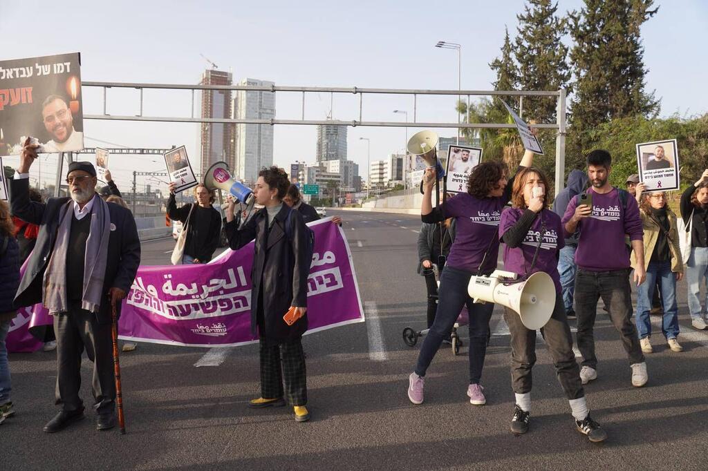 اغلاق شارع ايالون احتجاجًا على الجريمة