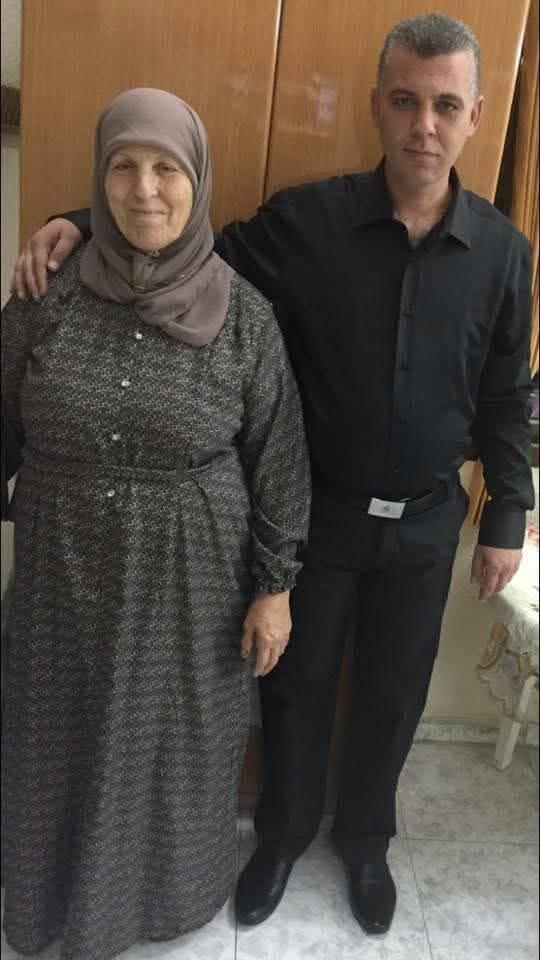 أشرف ذياب ووالدته