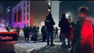 مشاهير أمريكيون يطالبون بالتحرك ضد سياسات الهجرة بعد مقتل مدنيين في مينيسوتا