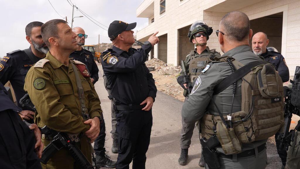 هدم أكثر من 45 مبنى في كفر عقب