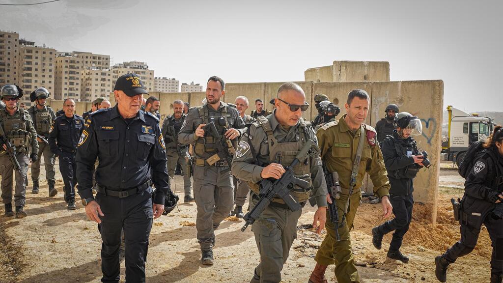 هدم أكثر من 45 مبنى في كفر عقب