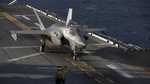 حاملة الطائرات الأمريكية