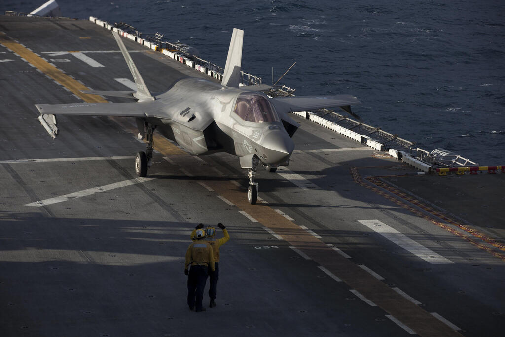 حاملة الطائرات الأمريكية