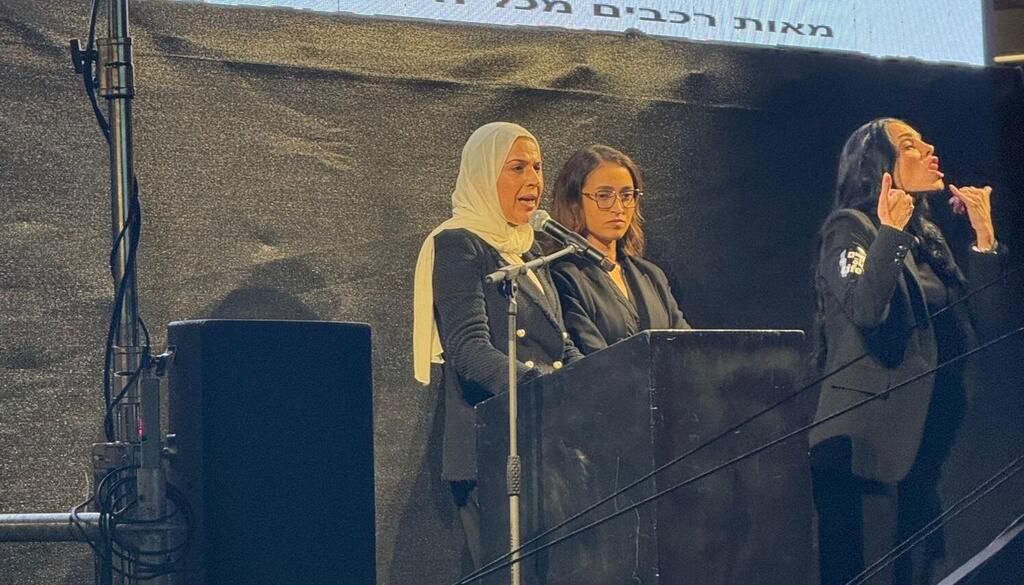 عريفة المهرجان الخطابي الزميلة في راديو الناس شيرين يونس