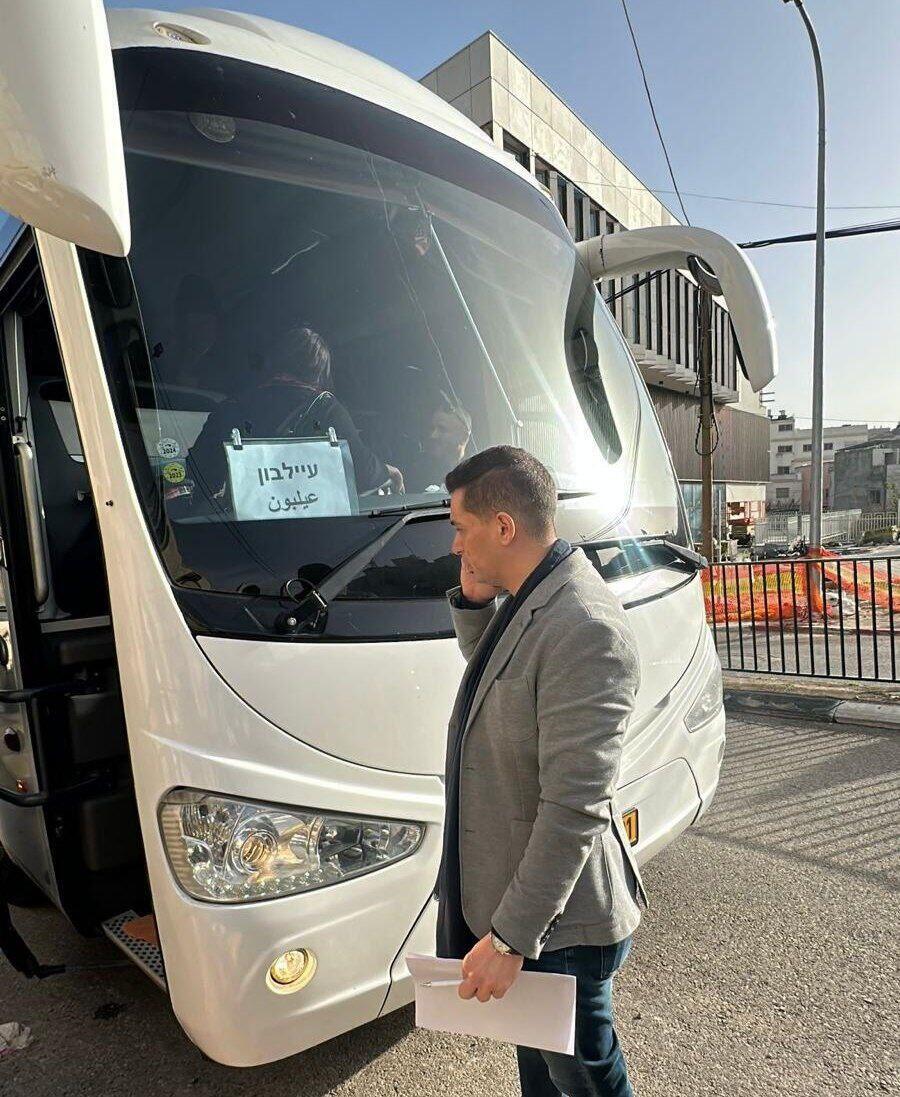 عشرات الحافلات من البلدات العربية باتجاه مدينة تل أبيب