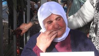 مسنون يصرخون ضد العنف