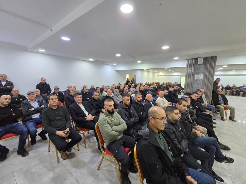 سخنين: اجتماع عدد من العائلات بحضور قيادات محلية ونشطاء، لبحث سبل محاربة الجريمة والعنف وتعزيز التواصل المجتمعي 