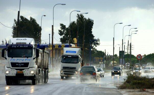 شارع "444" الذي يربط بين الطيبة وقلنسوة والطيرة 