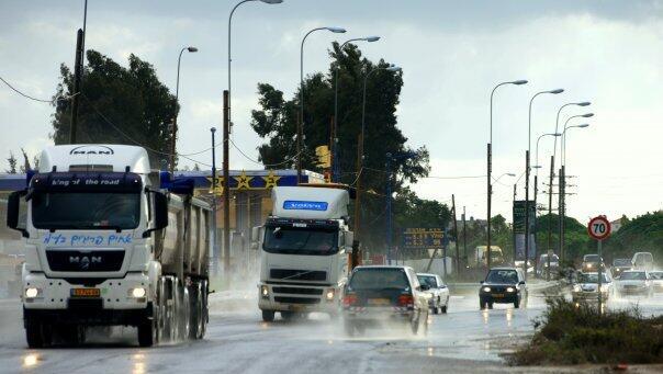 شارع "444" الذي يربط بين الطيبة وقلنسوة والطيرة 