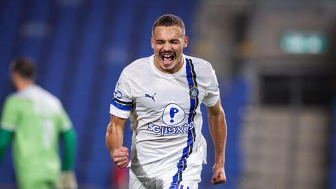 اللاعب سيد أبو فرخ