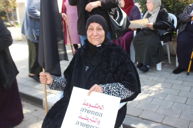 مسنون يصرخون ضد العنف