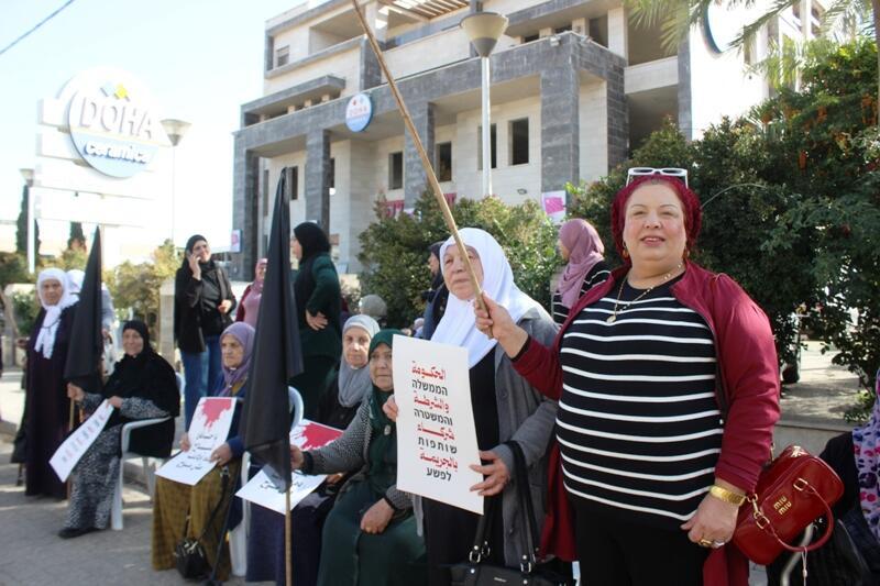 مسنون يصرخون ضد العنف