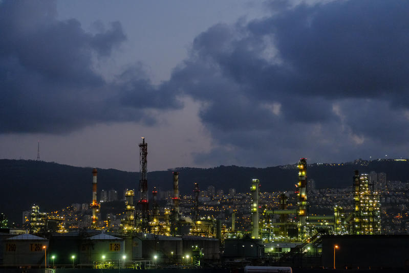 جانب من خليج حيفا ليلًا