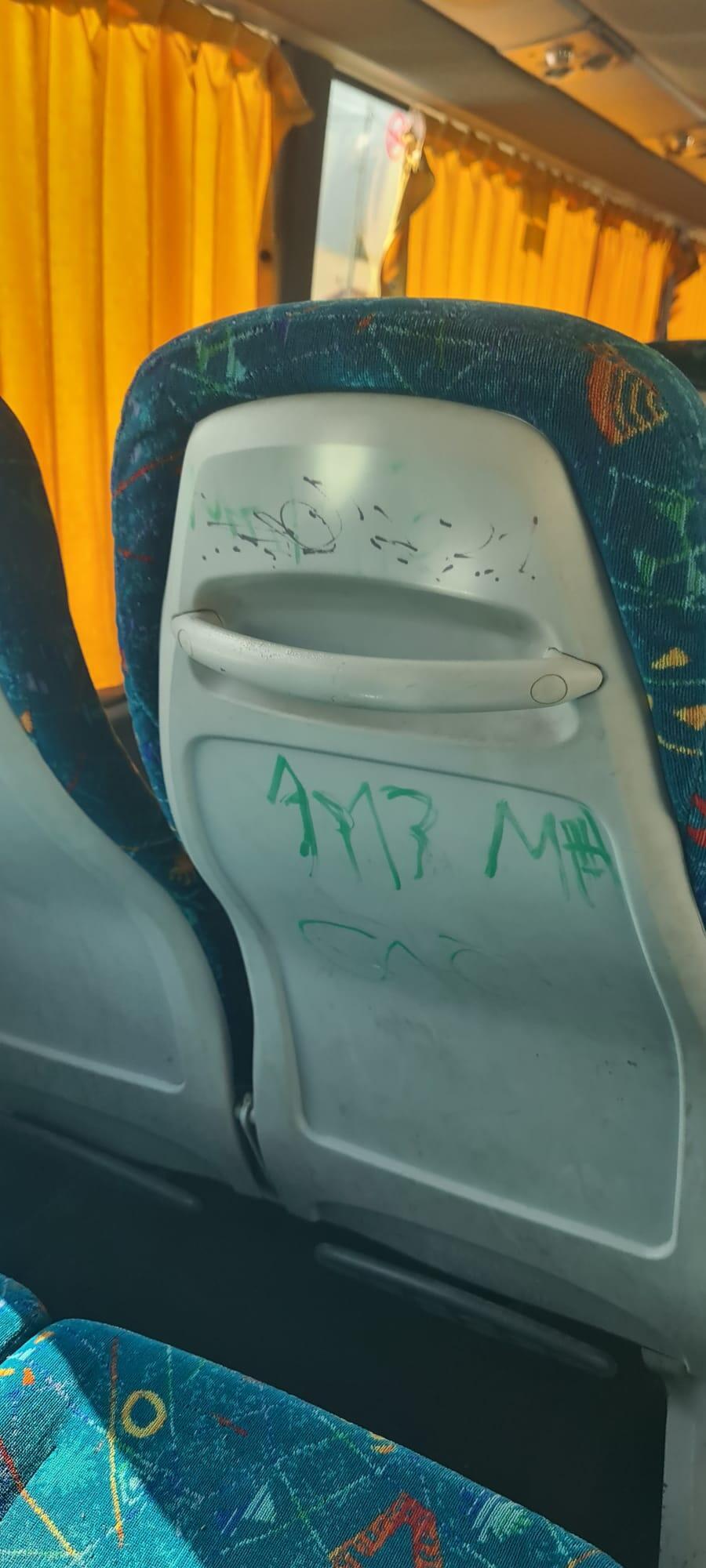 سائق حافلة عربي يتعرض لعنصرية صادمة