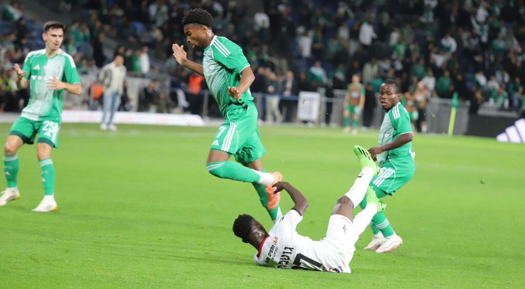 النادي الرياضي كفر قاسم يودّع كأس الدولة بعد الخسارة أمام مكابي حيفا (راديو الناس) النادي الرياضي كفر قاسم يودّع كأس الدولة بعد الخسارة أمام مكابي حيفا