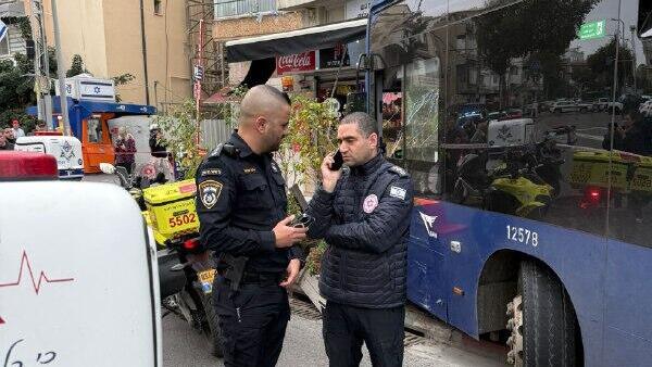 10 إصابات بينها حرجة بعد اصطدام حافلة بحانوت في رمات غان