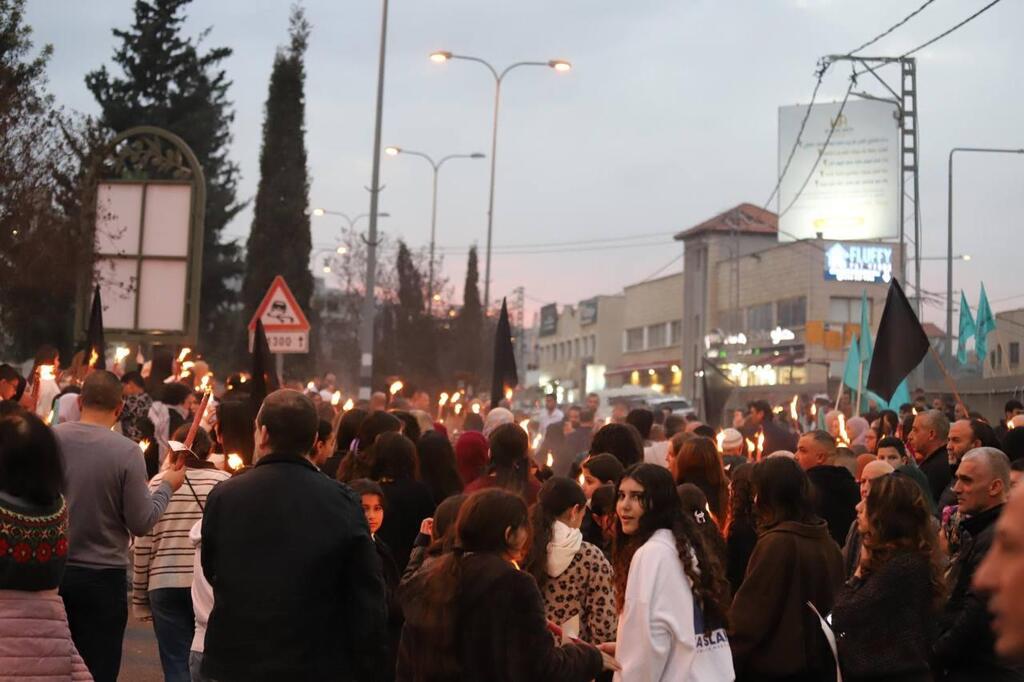 سخنين: مسيرة مشاعل حاشدة تجوب الشوارع رفضاً لجرائم العنف