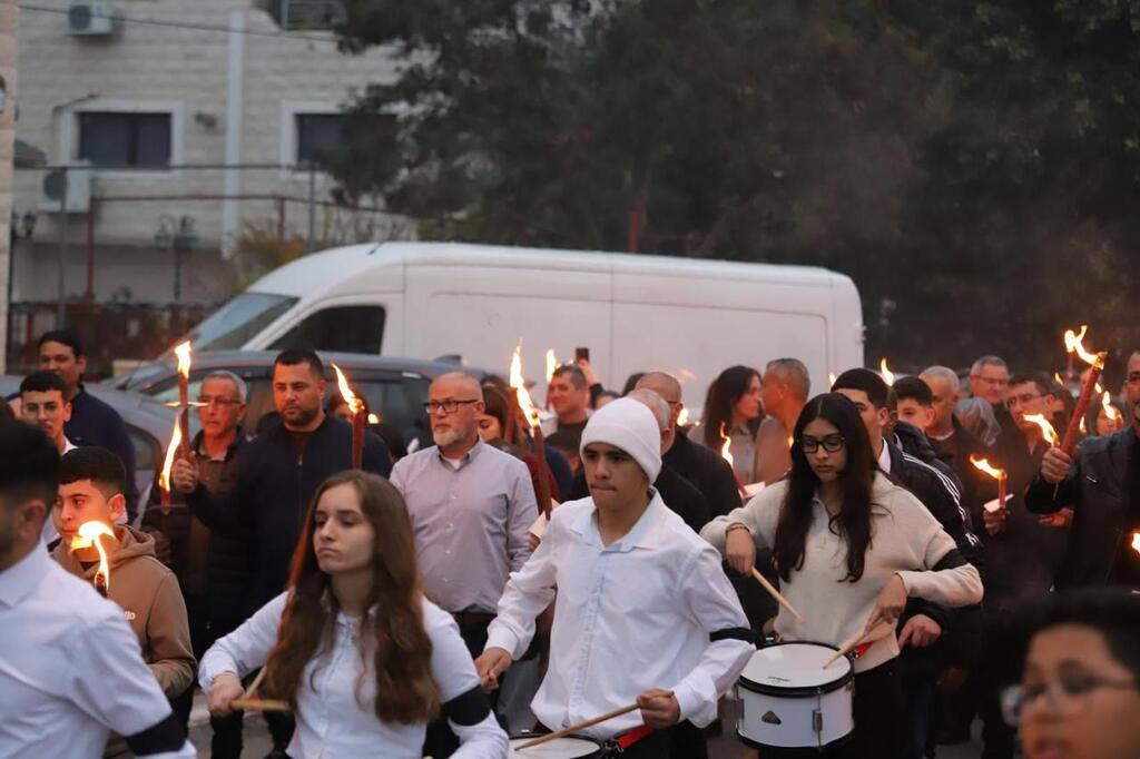 سخنين: مسيرة مشاعل حاشدة تجوب الشوارع رفضاً لجرائم العنف