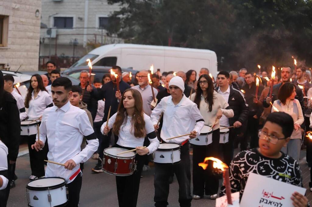 سخنين: مسيرة مشاعل حاشدة تجوب الشوارع رفضاً لجرائم العنف