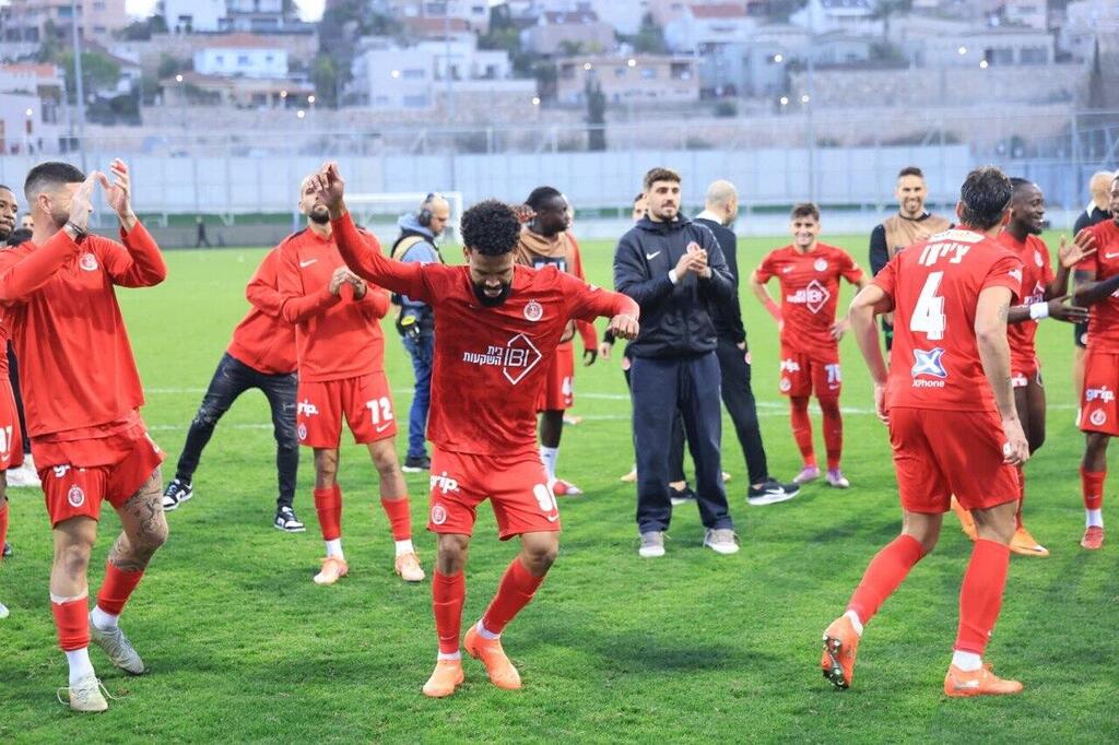 هبوعيل تل أبيب يشعل سباق القمة ويعبر بلدي طبريا بثنائية ثمينة (راديو الناس) هبوعيل تل أبيب يشعل سباق القمة ويعبر بلدي طبريا بثنائية ثمينة