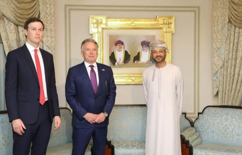 وزير الخارجية العماني مع ويتكوف وكوشنير