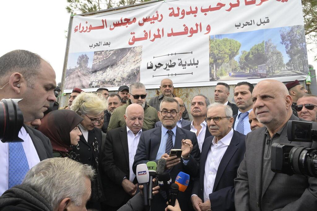 رئيس الحكومة اللبنانية نواف سلام خلال جولة ميدانية في جنوب لبنان
