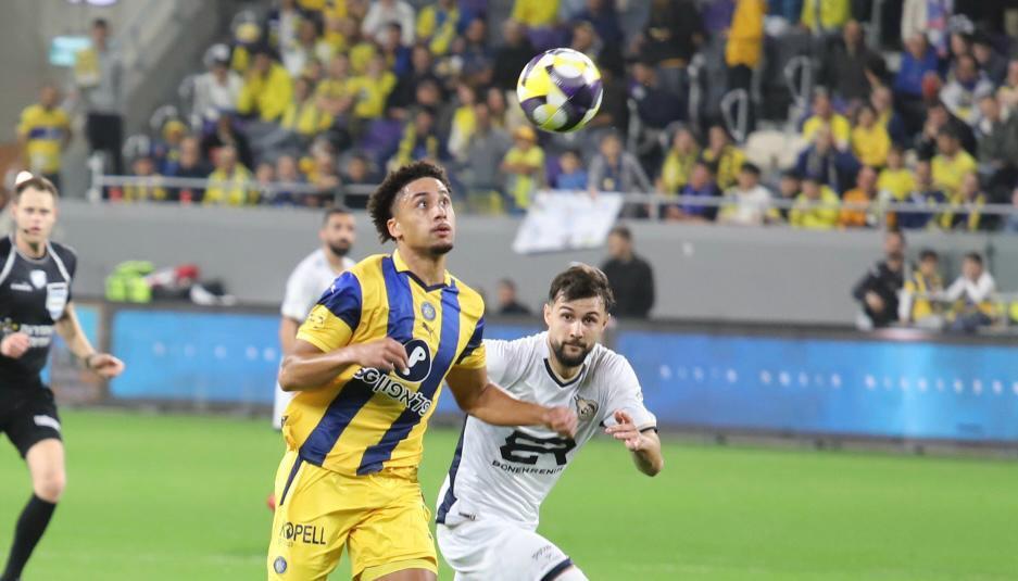 مكابي تل أبيب يفوز برباعية نظيفة على مكابي الرينة 