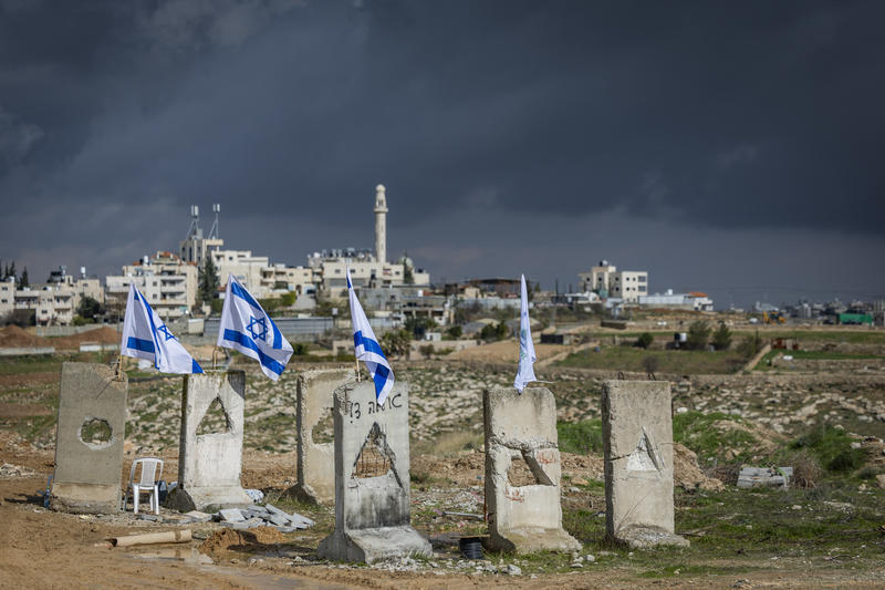 من مستوطنة ياتسيف التي تم إنشاؤها حديثاً في منطقة غوش عتصيون بالضفة الغربية