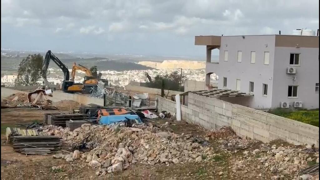 هدم منزلين مأهولين في برطعة الشرقية وتحذيرات من استهداف حي كامل