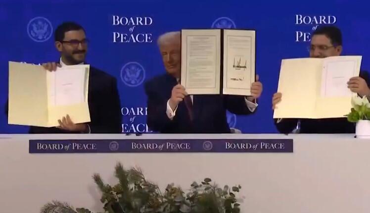 ترامب يوقّع ويصادق على ميثاق مجلس السلام، ليصبح المجلس رسميًا منظمة دولية