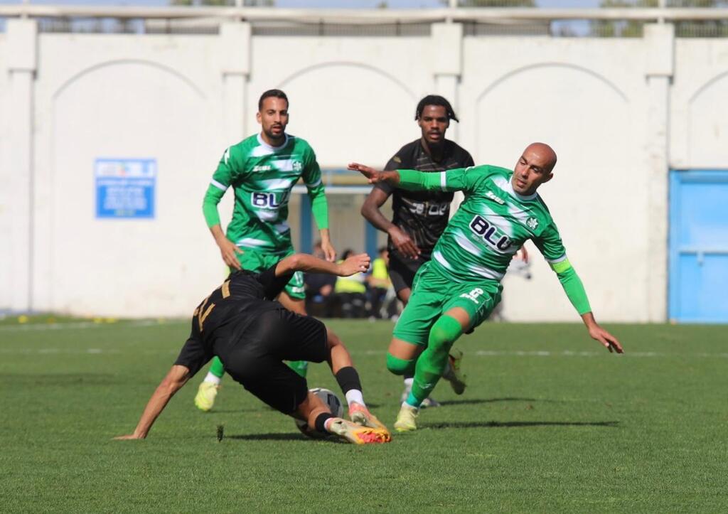 أخاء الناصرة يشعل القمة برباعية مدوية في شباك مجدال هعيمق ويؤكد زعامته للشمالية (راديو الناس) أخاء الناصرة يشعل القمة برباعية مدوية في شباك مجدال هعيمق ويؤكد زعامته للشمالية