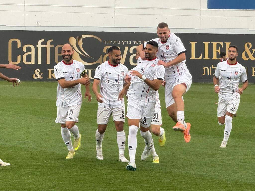 أنس دبور يقود نوف هجليل لريمونتادا مثيرة أمام كفرقاسم (راديو الناس) أنس دبور يقود نوف هجليل لريمونتادا مثيرة أمام كفرقاسم