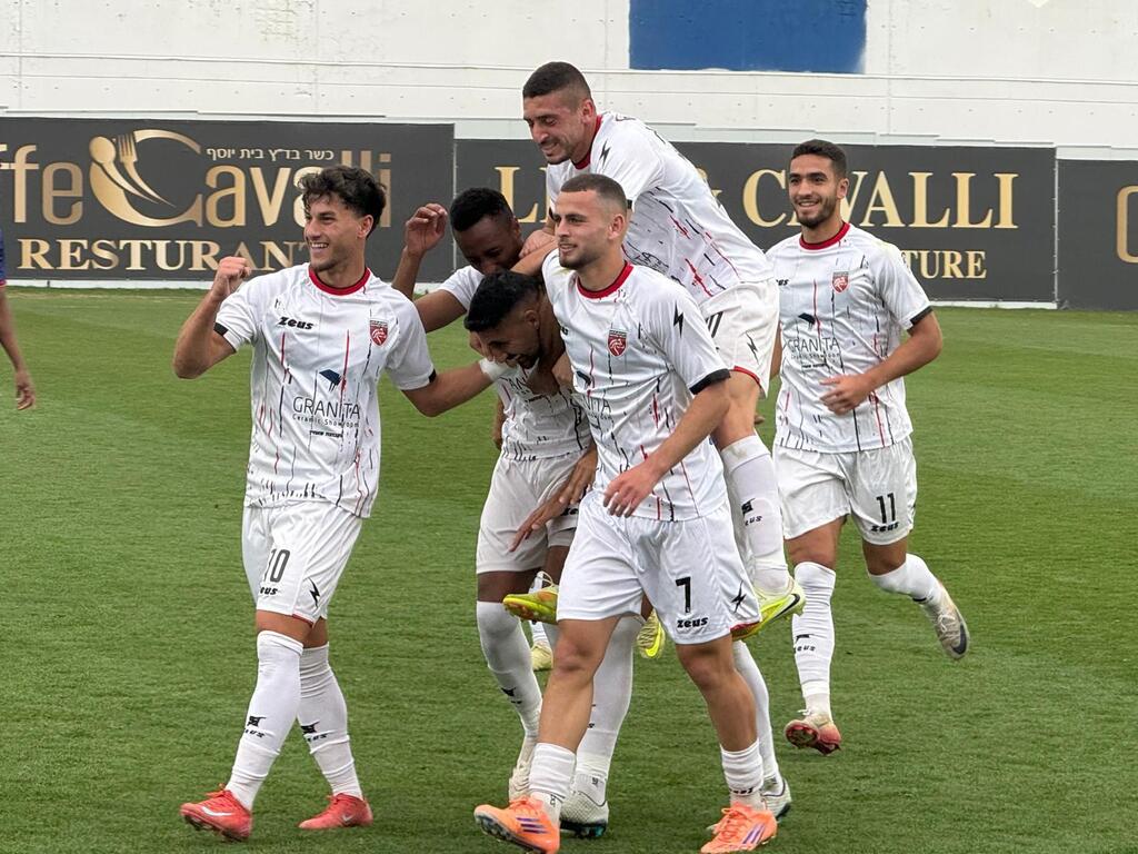 أنس دبور يقود نوف هجليل لريمونتادا مثيرة أمام كفرقاسم (راديو الناس) أنس دبور يقود نوف هجليل لريمونتادا مثيرة أمام كفرقاسم