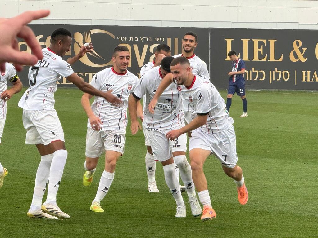 أنس دبور يقود نوف هجليل لريمونتادا مثيرة أمام كفرقاسم (راديو الناس) أنس دبور يقود نوف هجليل لريمونتادا مثيرة أمام كفرقاسم