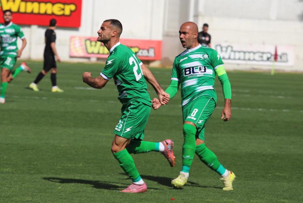 أخاء الناصرة يشعل القمة برباعية مدوية في شباك مجدال هعيمق ويؤكد زعامته للشمالية (راديو الناس) أخاء الناصرة يشعل القمة برباعية مدوية في شباك مجدال هعيمق ويؤكد زعامته للشمالية