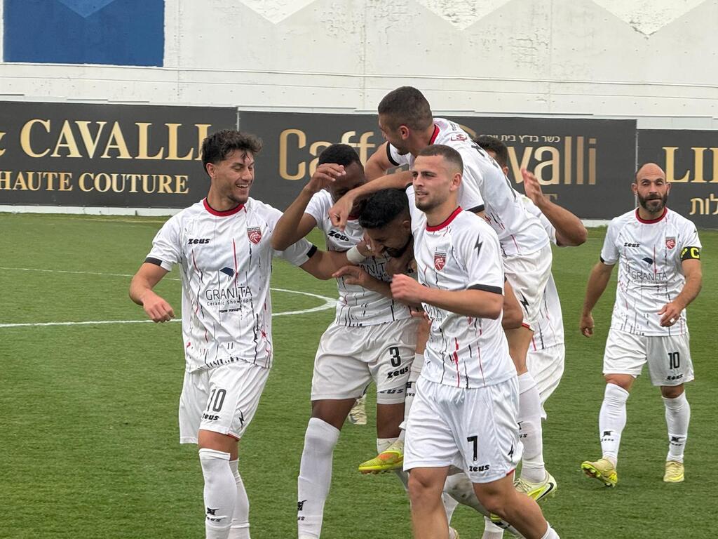 أنس دبور يقود نوف هجليل لريمونتادا مثيرة أمام كفرقاسم (راديو الناس) أنس دبور يقود نوف هجليل لريمونتادا مثيرة أمام كفرقاسم